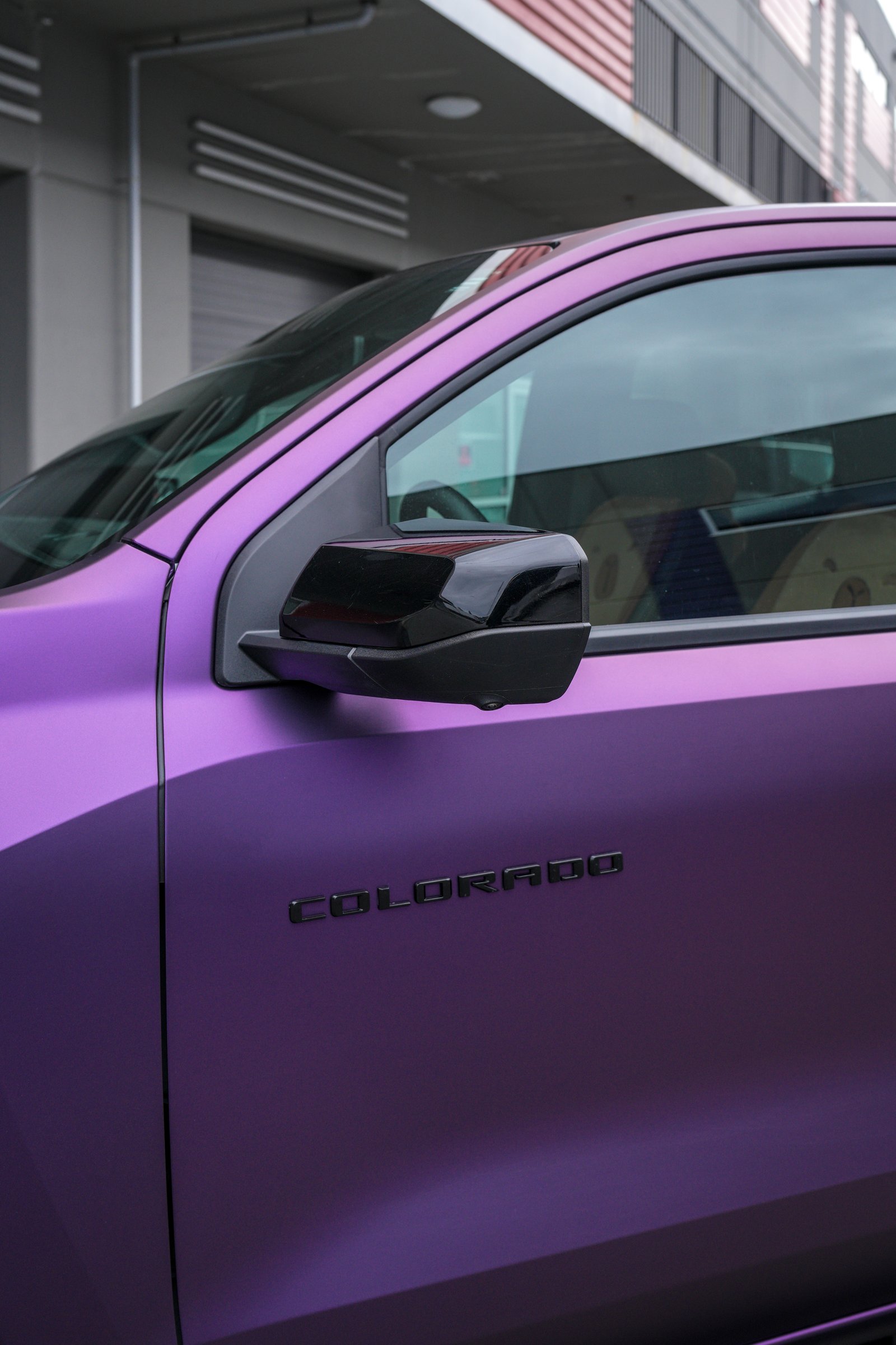 2025 Chevrolet Colorado — 削光黑比诺紫改色膜