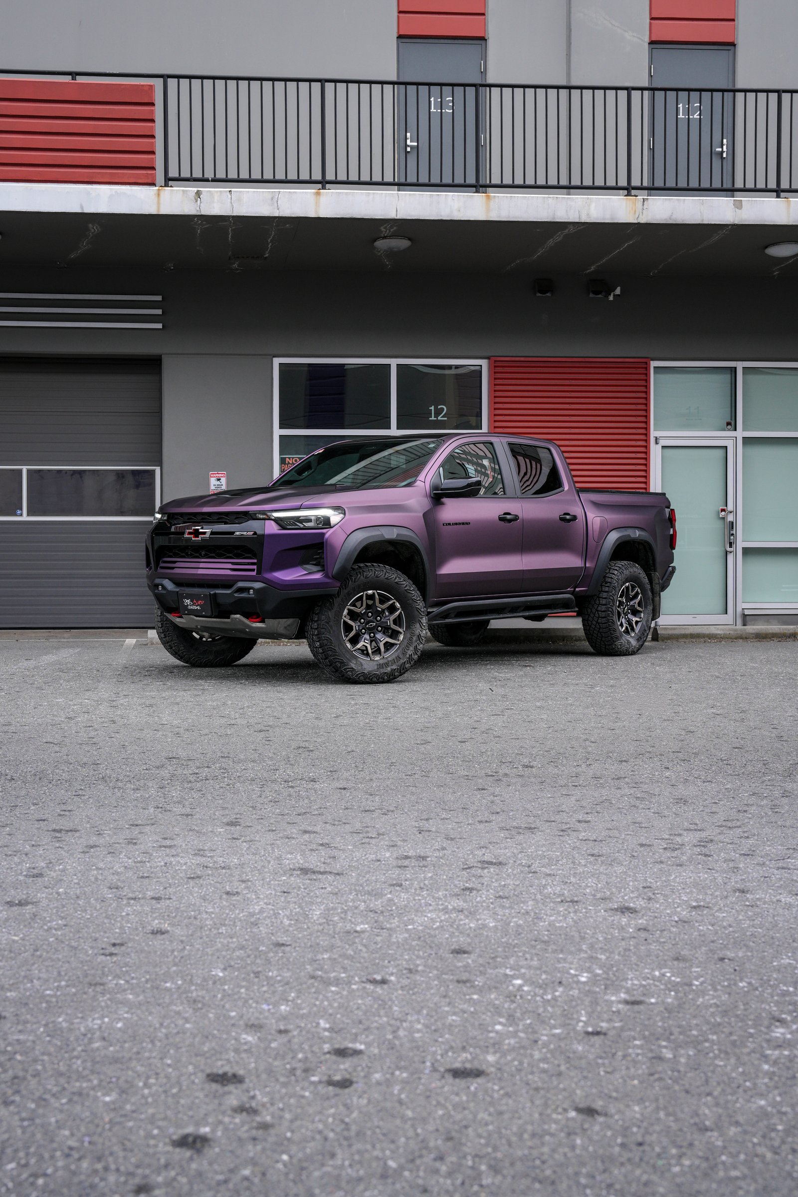 2025 Chevrolet Colorado — 削光黑比诺紫改色膜
