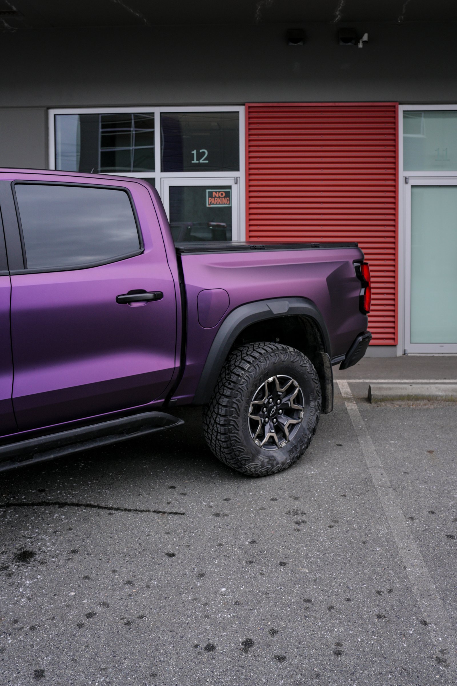 2025 Chevrolet Colorado — 削光黑比诺紫改色膜