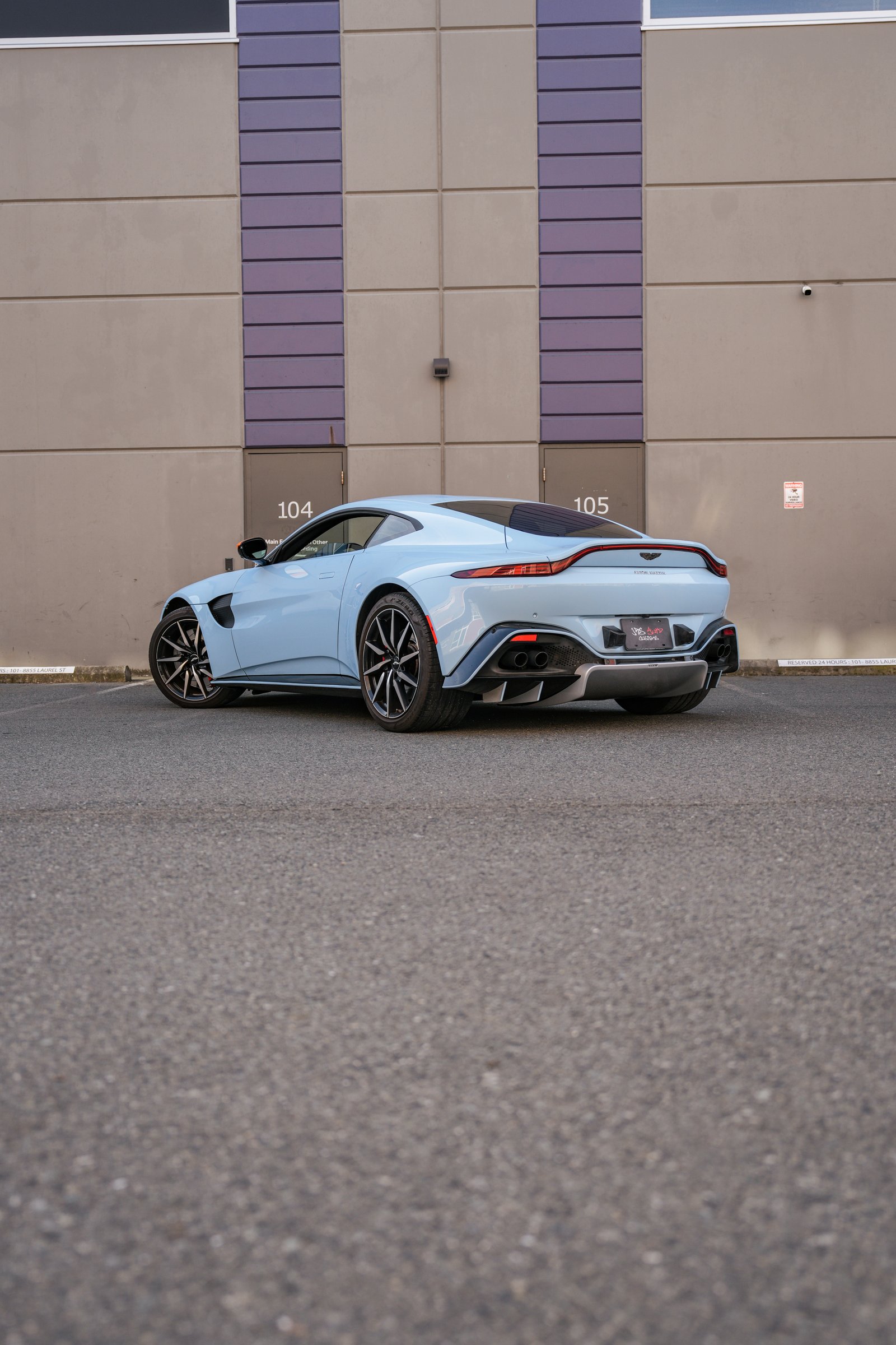 Aston Martin Vantage — Zandvoort Blue Color Change