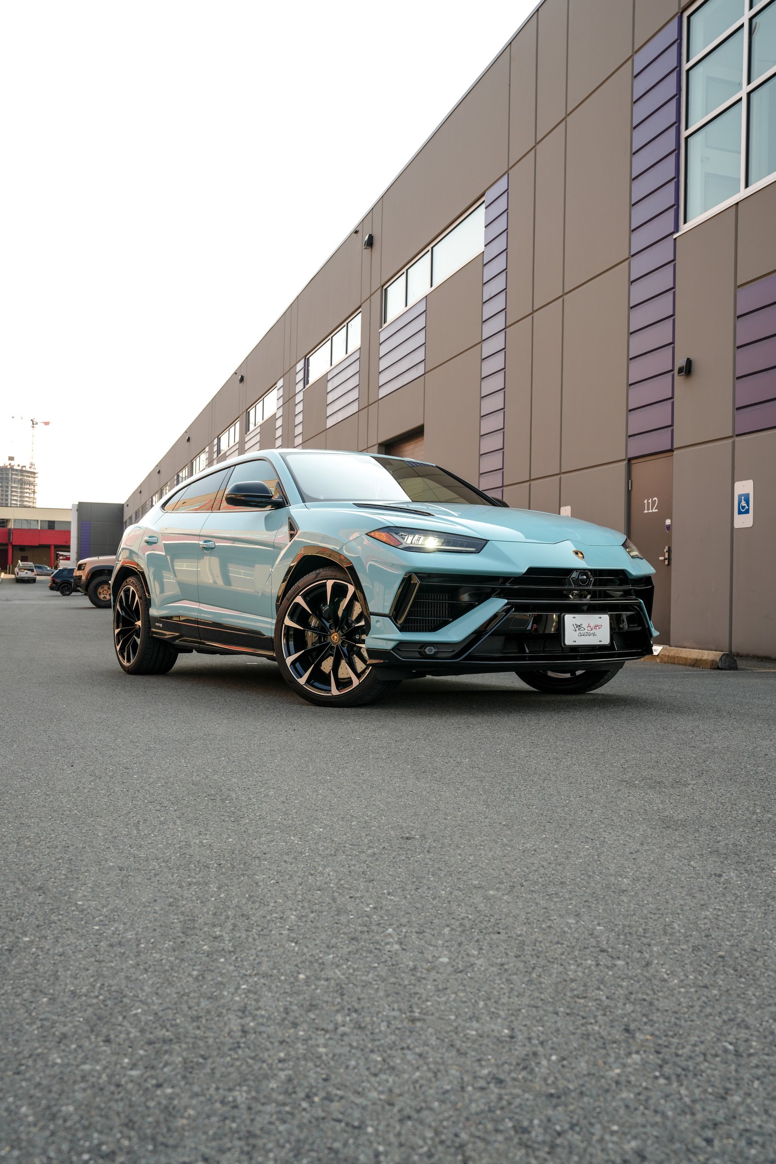 Lamborghini Urus — Meissen Blue Color Change
