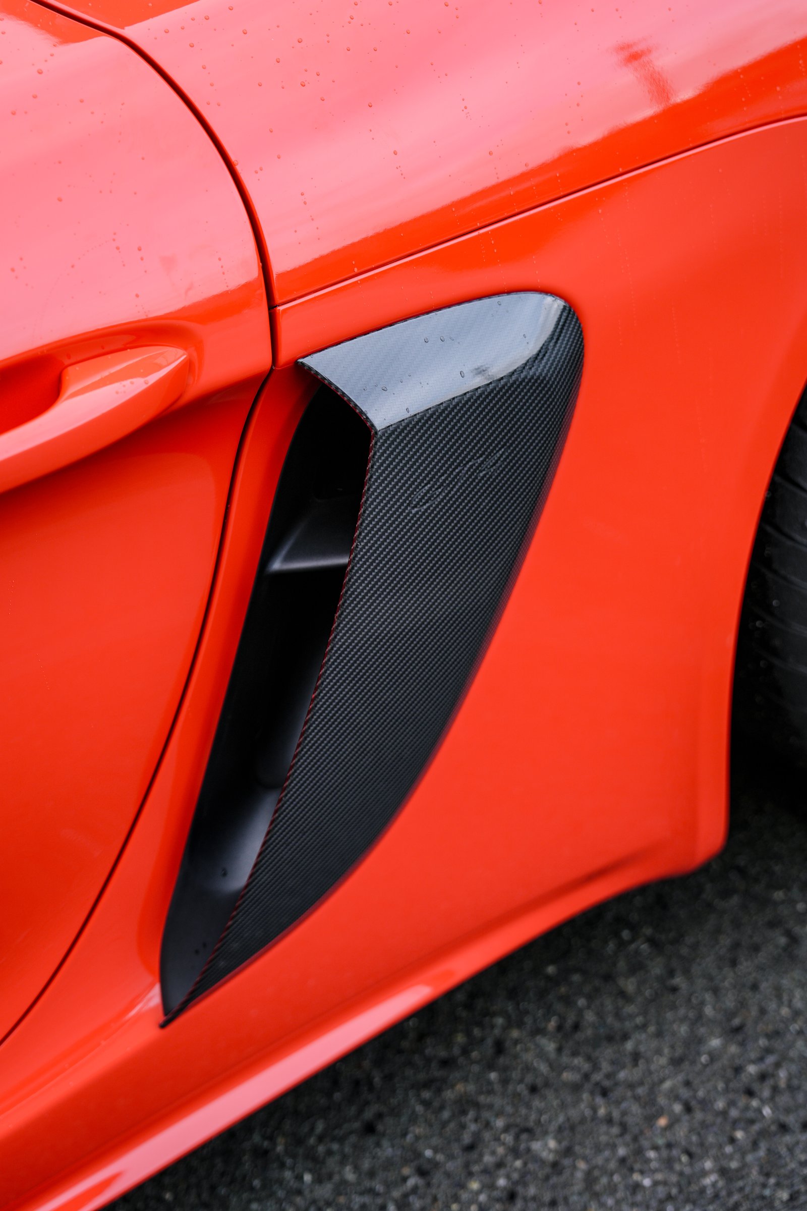 保时捷718 Cayman GT4 — 熔岩橙改色
