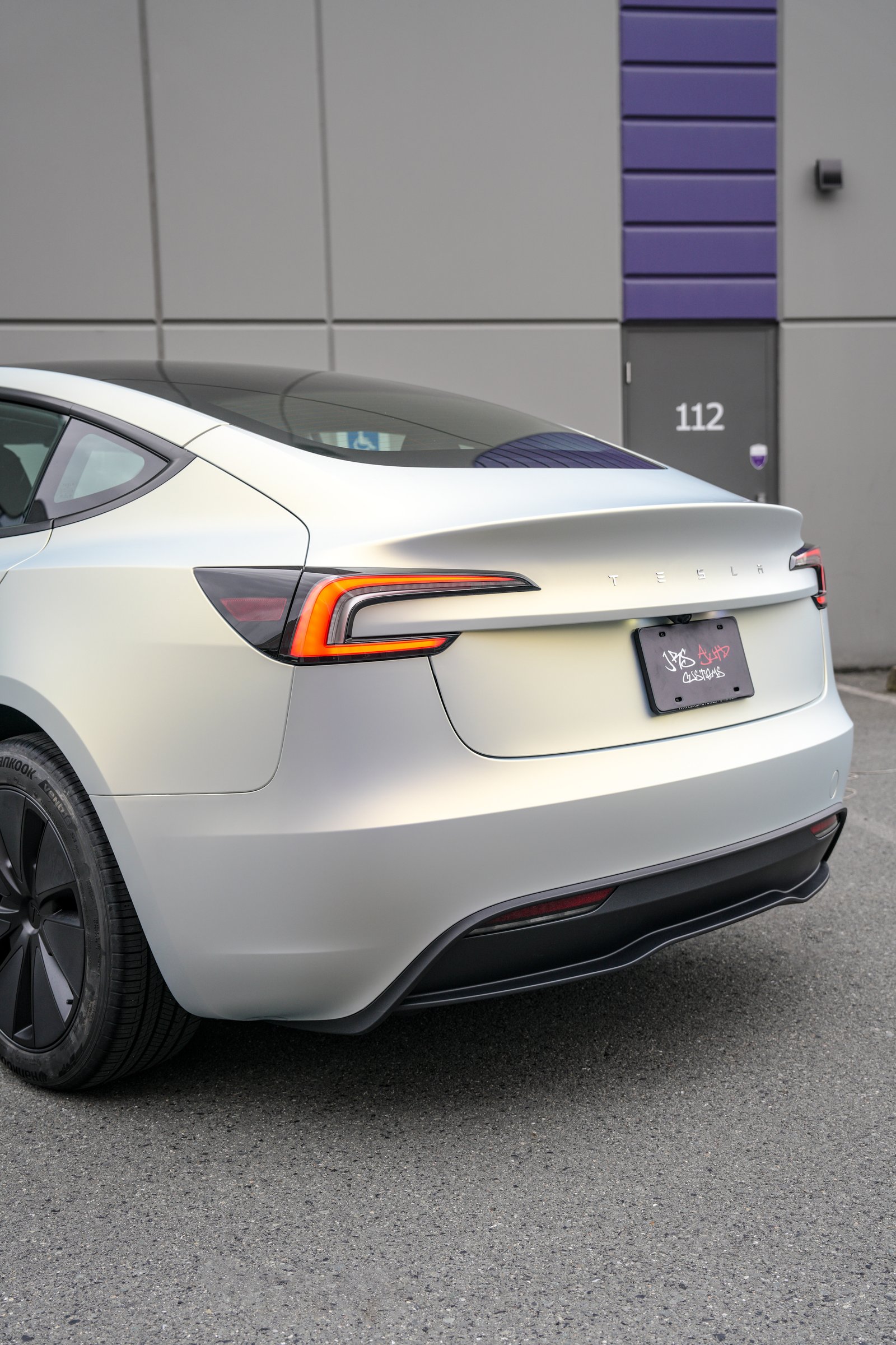 特斯拉Model 3 — 远峰蓝魅金改色
