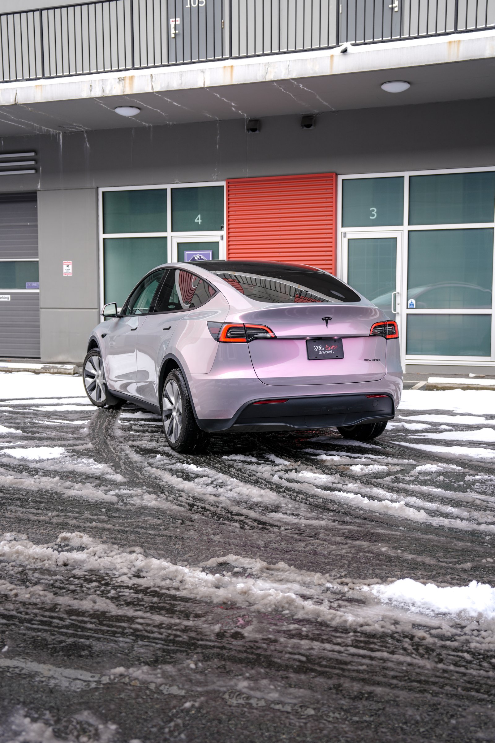 特斯拉Model Y — 梦幻火山灰改色（雪景）