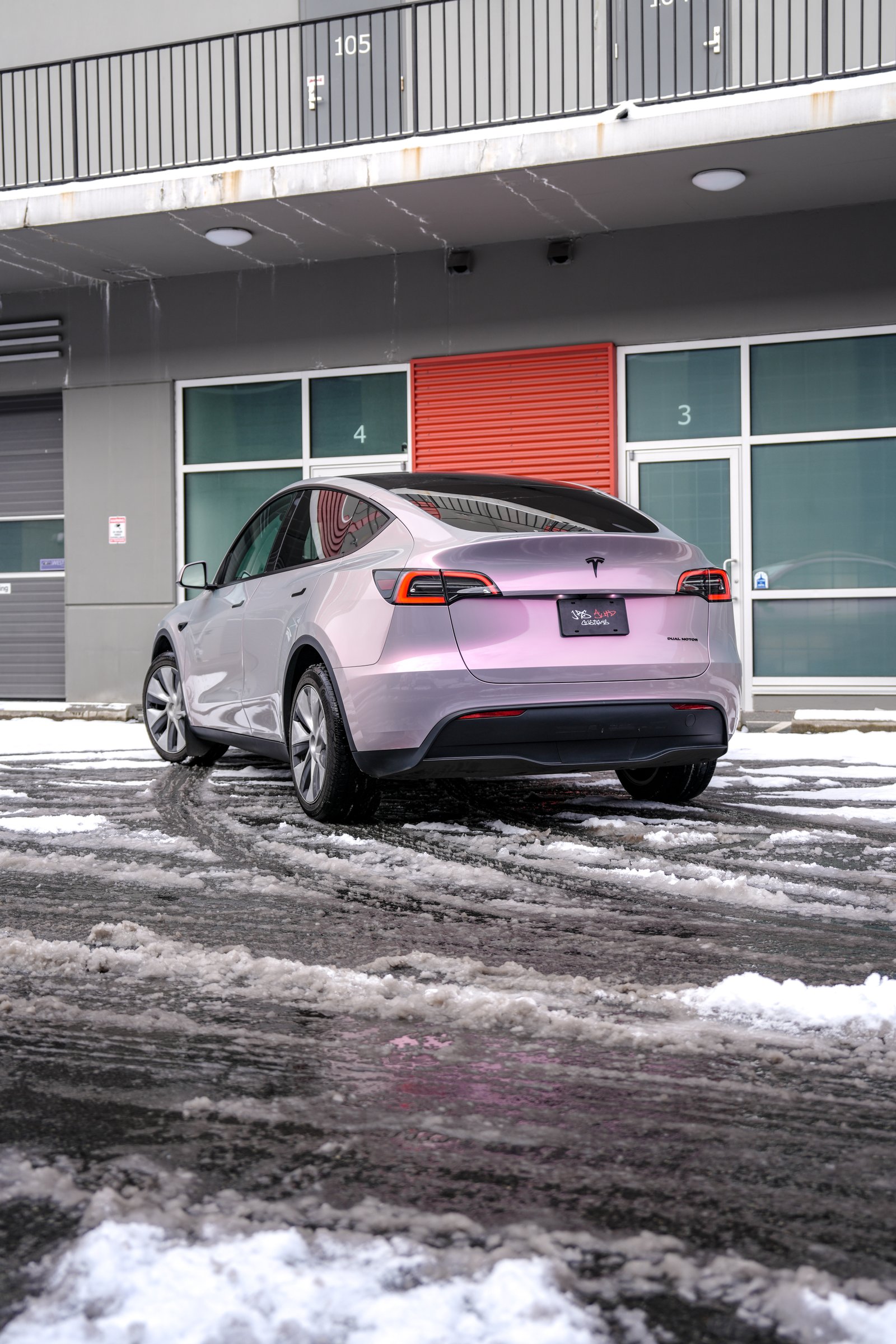 特斯拉Model Y — 梦幻火山灰改色（雪景）