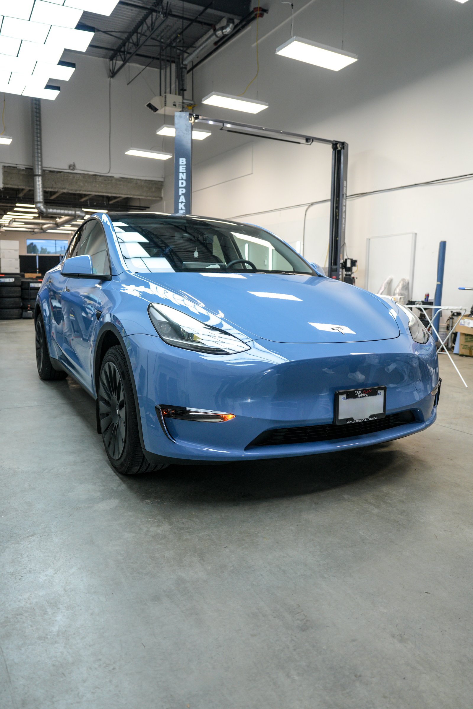 特斯拉Model Y — 烟雨蓝改色