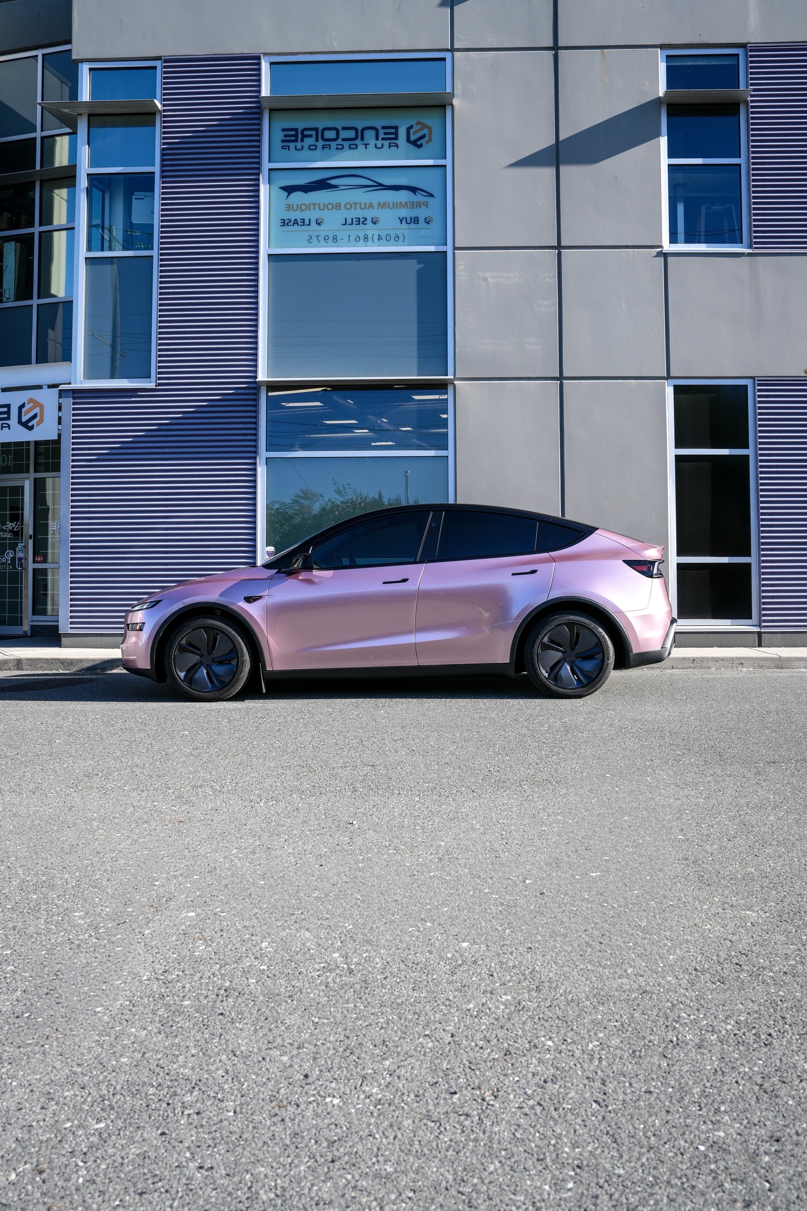 特斯拉Model Y — 激情粉改色